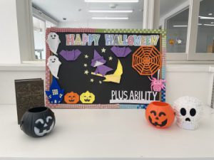 プラスアビリティ名東😊ハロウィンの飾りつけ